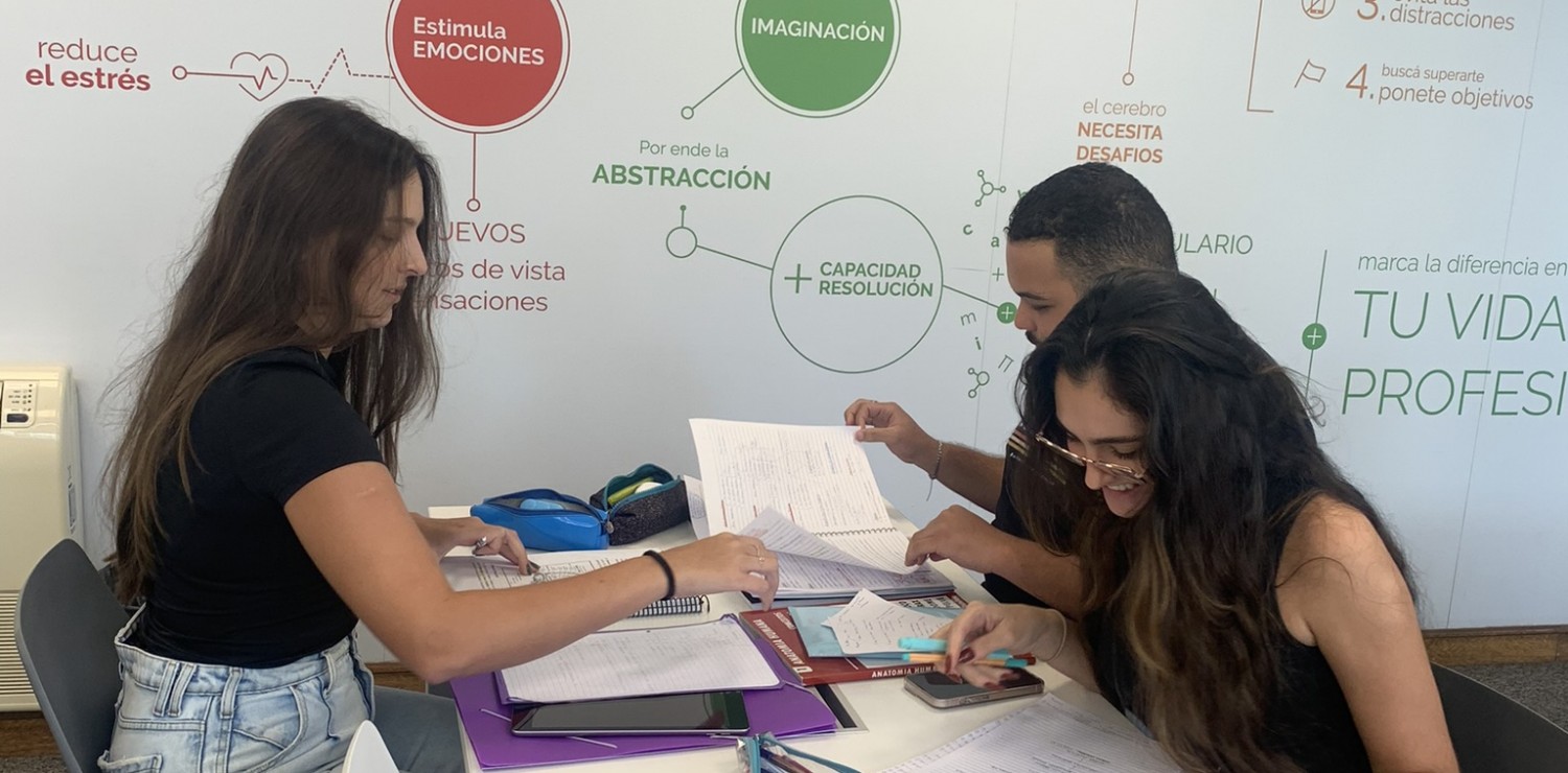 60 estudiantes de la Fundación Barceló recibieron la Beca Santander de Estudio