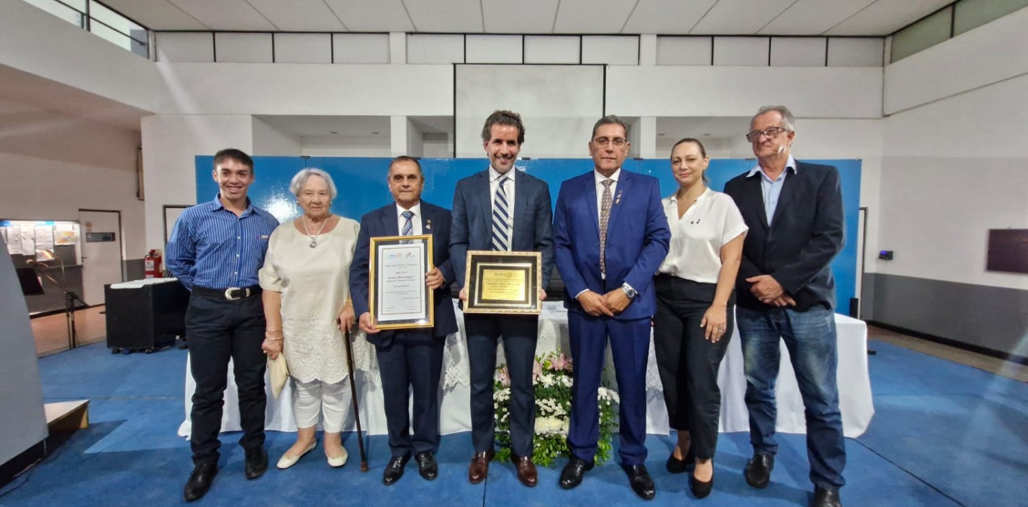 El Lic. Axel Barceló recibió el premio 