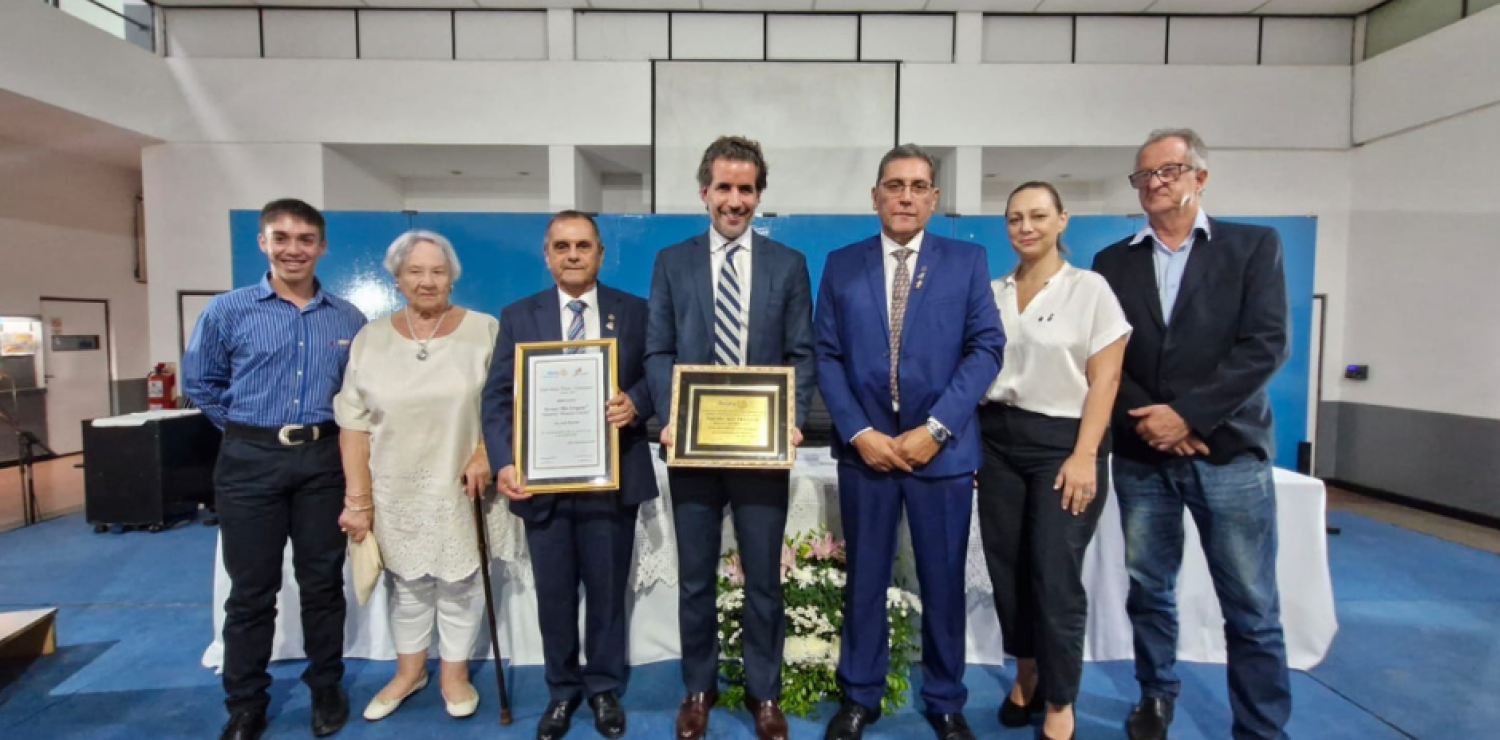 El Rotary Club Santo Tomé otorgó el Premio 'Río Uruguay' 2024 al Lic. Axel Barceló, Rector de la Fundación Barceló