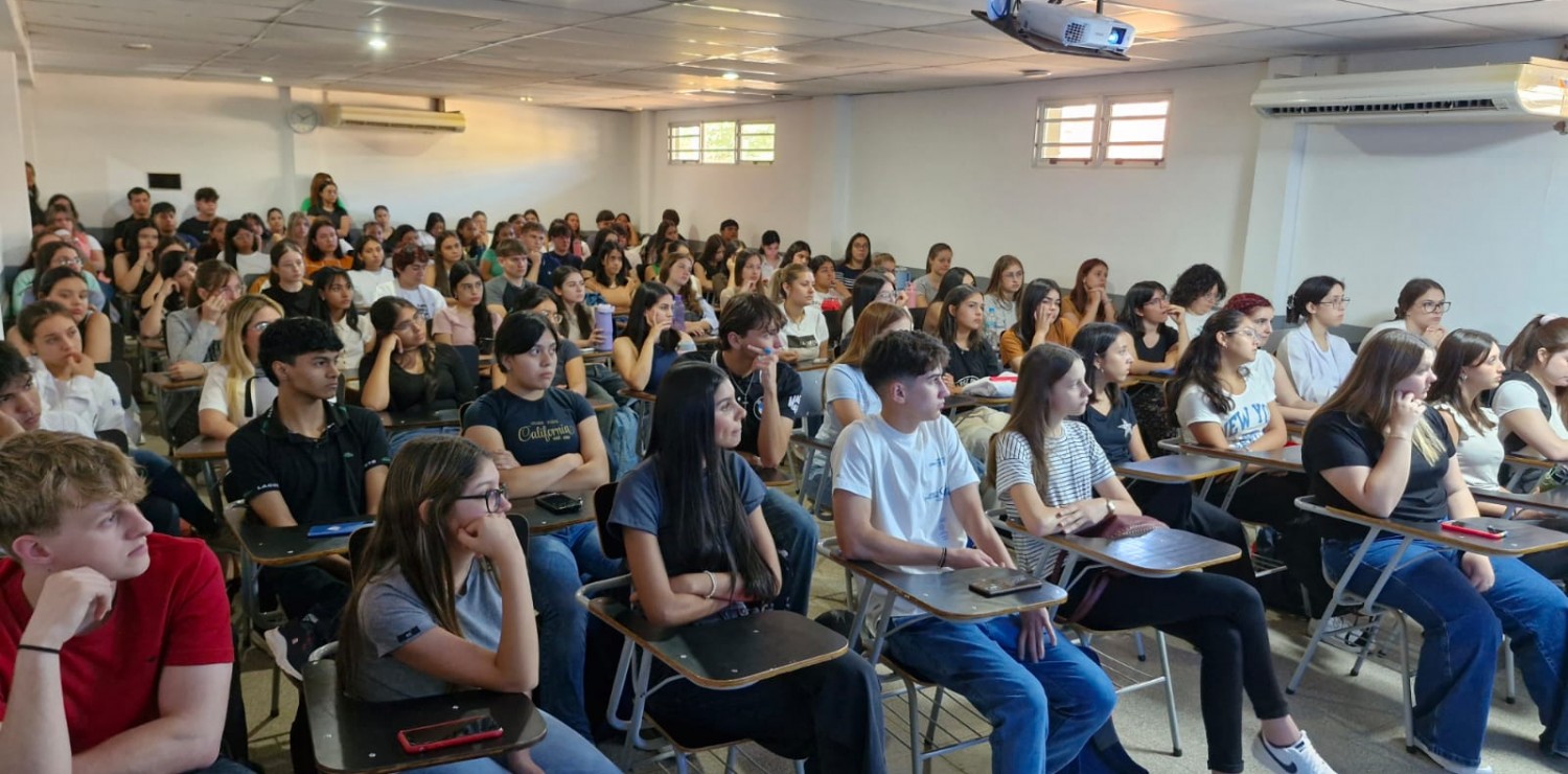 BECAS 2025: compromiso con la accesibilidad a la educación superior y la excelencia académica