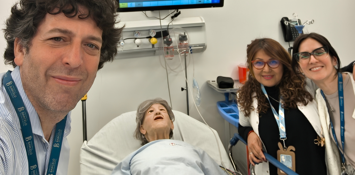 Carla Prudencio visitó el Centro de Simulación de Fundación Barceló